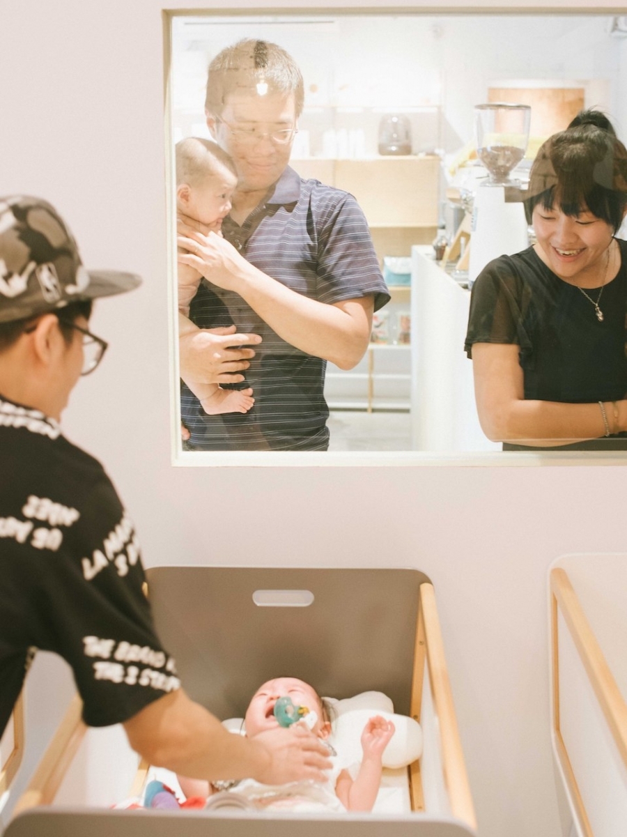 NICE TO MEET U newborn & café_把月子中心寶寶房的概念,搬進咖啡館裡。
