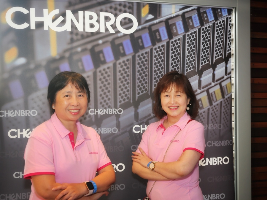 勤誠(8210)與客戶合作搶攻5G商機,董事長陳美琪(左)、總經理陳亞男(右)領軍於COMPUTEX