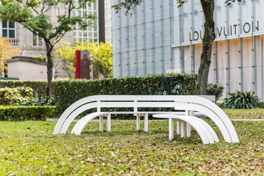 2019 白晝之夜 改良式社交椅 Jeppe Hein.jpg