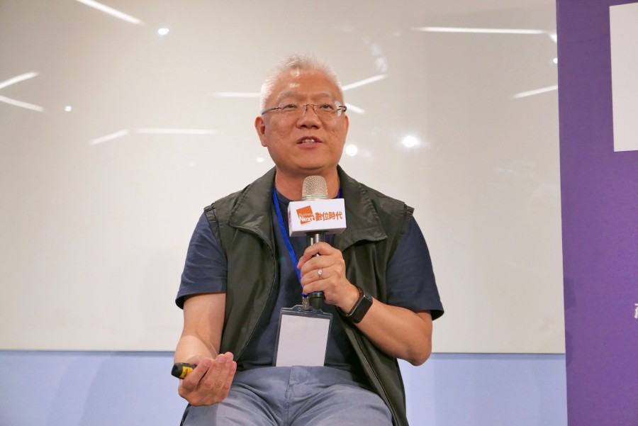 iov-ai-blockchain-v2x-iot-salon-3.JPG