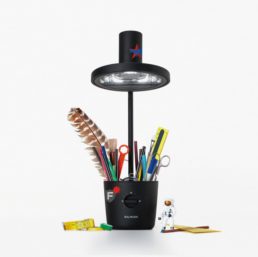 圖說:日本質感家電品牌BALMUDA推出BALMUDA The Light太陽光LED桌上檯燈.jp
