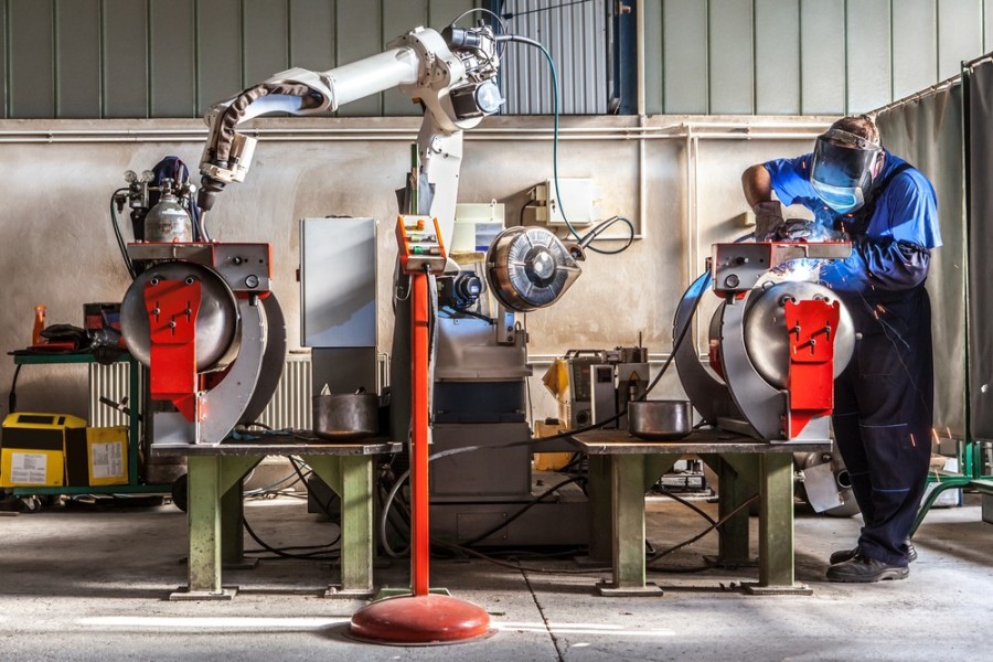 shutterstock_660540802_robot_ai_work
