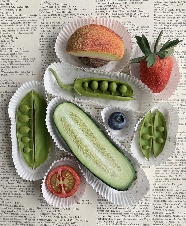 3 Ann Wood Woodlucker veggies_03 IG.jpg 纸艺术的全新境界!美国艺术家奶奶 Ann Wood 似幻似真的纸花、蔬果、羽毛、昆虫 4