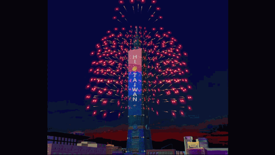101 大樓突破單管煙火限制,同時呈現兩種型態、3 種色彩的煙火。.png