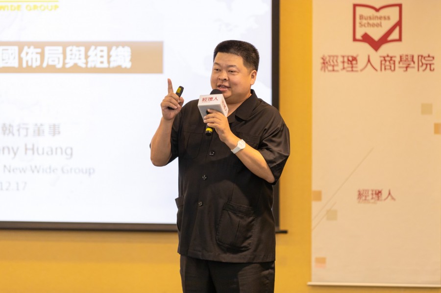 旭榮集團執行董事 黃冠華