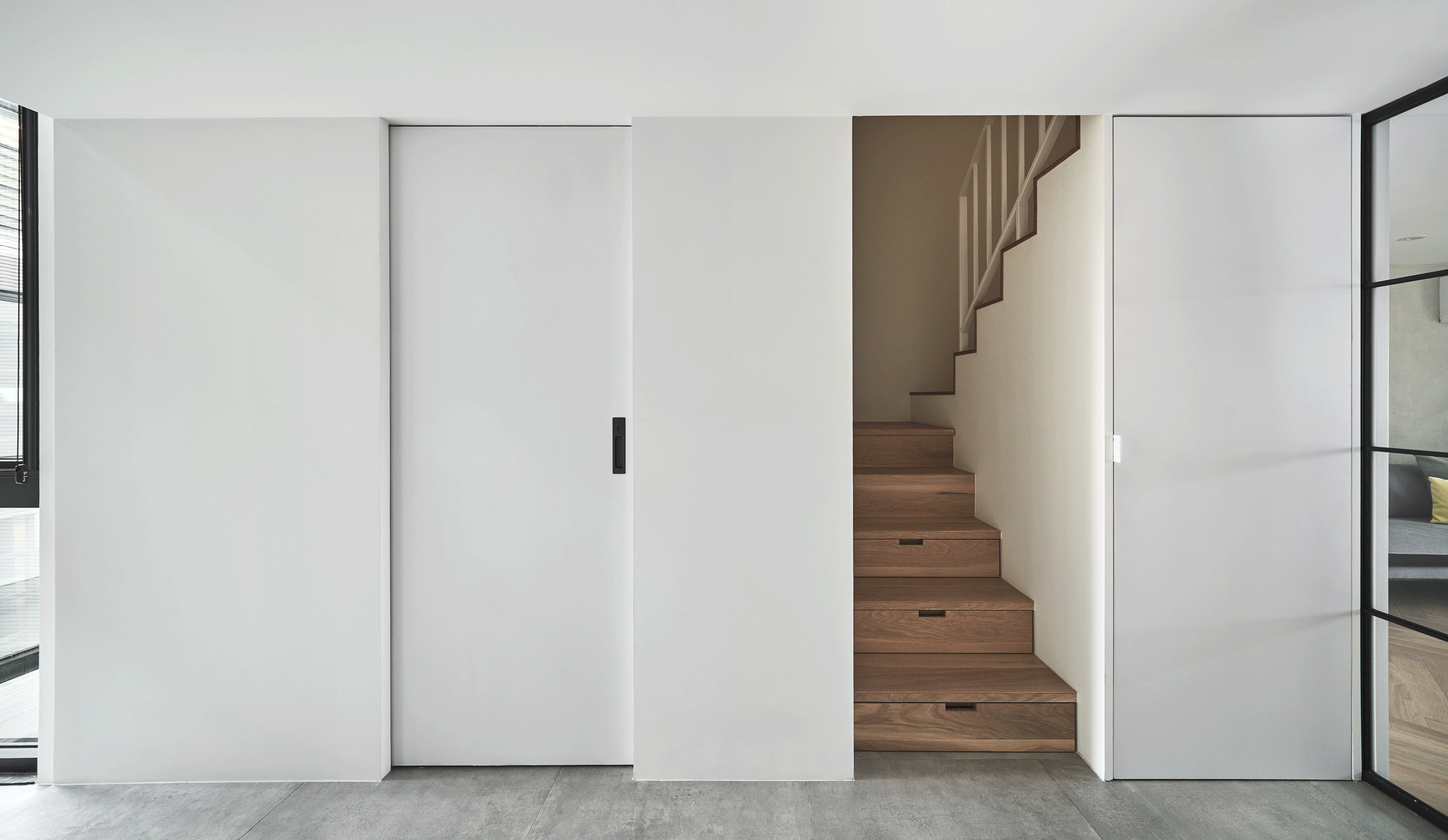 A Little Design Apartment X Gif08_staircase.gif