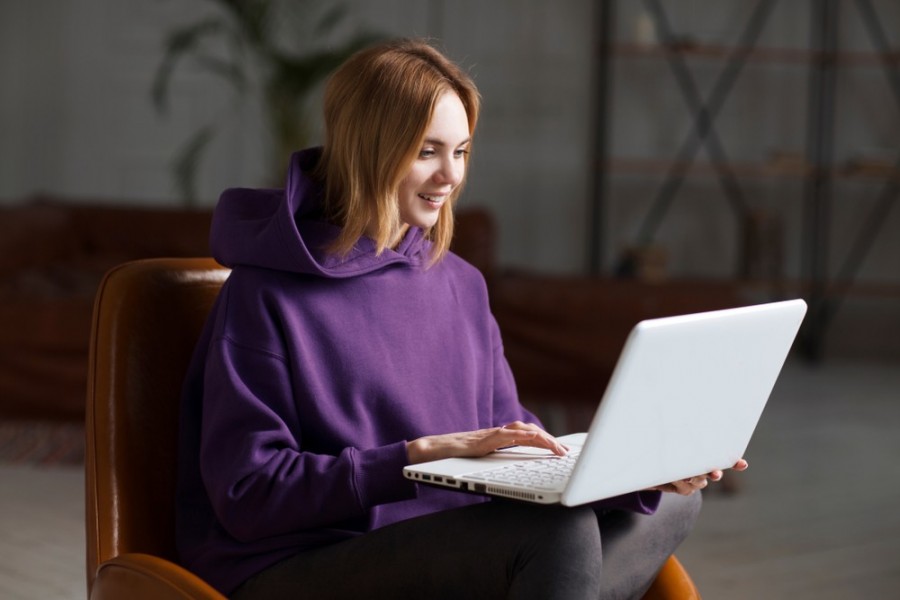 shutterstock_1634478013_WFH_在家工作_stay.jpg