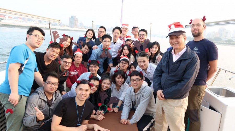 威許_遊艇派對_大合照.jpg