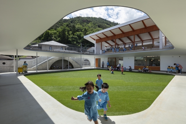 以 自由玩耍 為概念的幼稚園設計 處處能遊戲的日本tesoro 幼兒園 Shoppingdesign