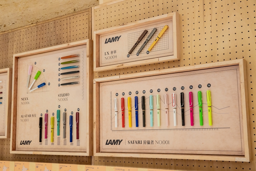 誠品書店「Supertry書寫超試」展出逾100種特色筆款。(2).jpg