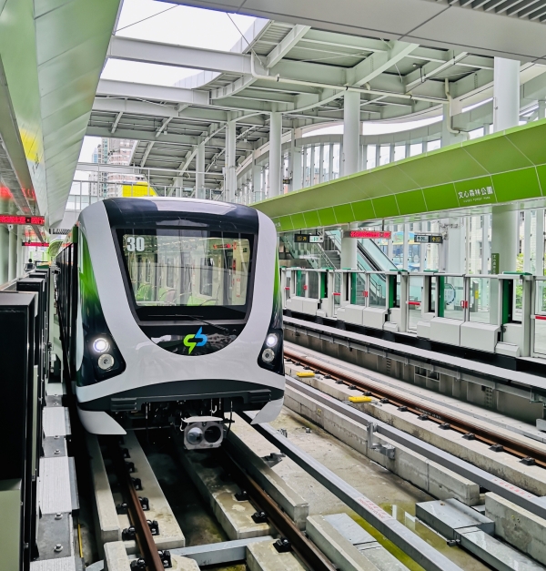 2020年底通車_台中捷運綠線_車廂2.jpg