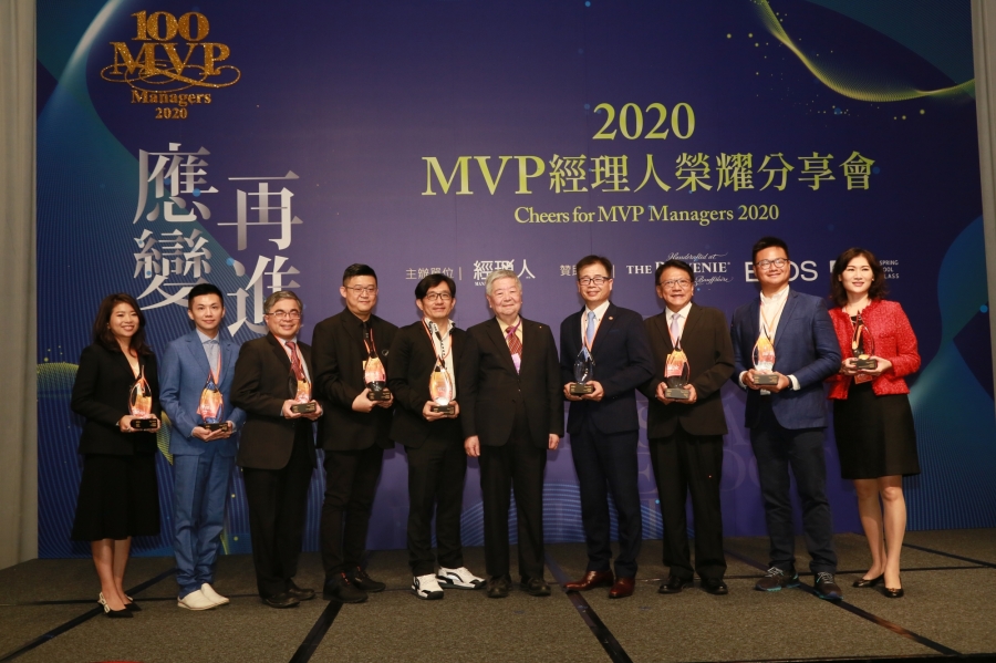 2020年百大MVP經理人10位Super MVP,由左至右分別是上鎧鋼鐵執行副總經理林郁芳、松珍生