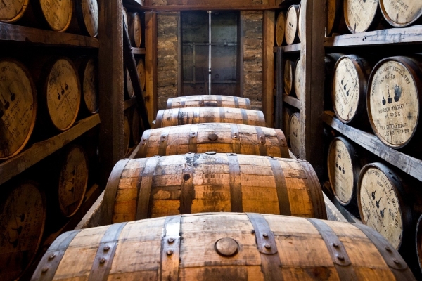 distillery_barrels_wooden_kegs_bourbon_whiskey_agi