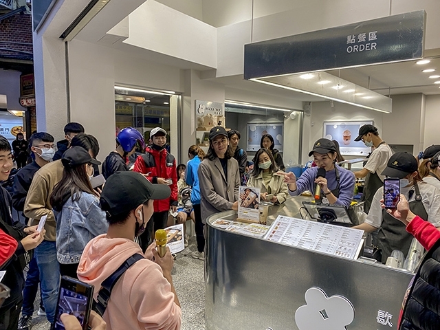 網友瘋朝聖,珍奶4天賣出超過5,000杯