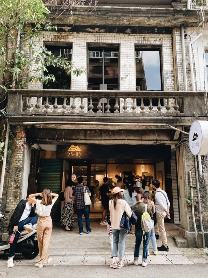 台北赤峰街老宅甜品店 八時神仙草 開幕 深色木質調搭配紅磚牆 珍珠粉粿仙草奶茶等必點推薦 Shoppingdesign
