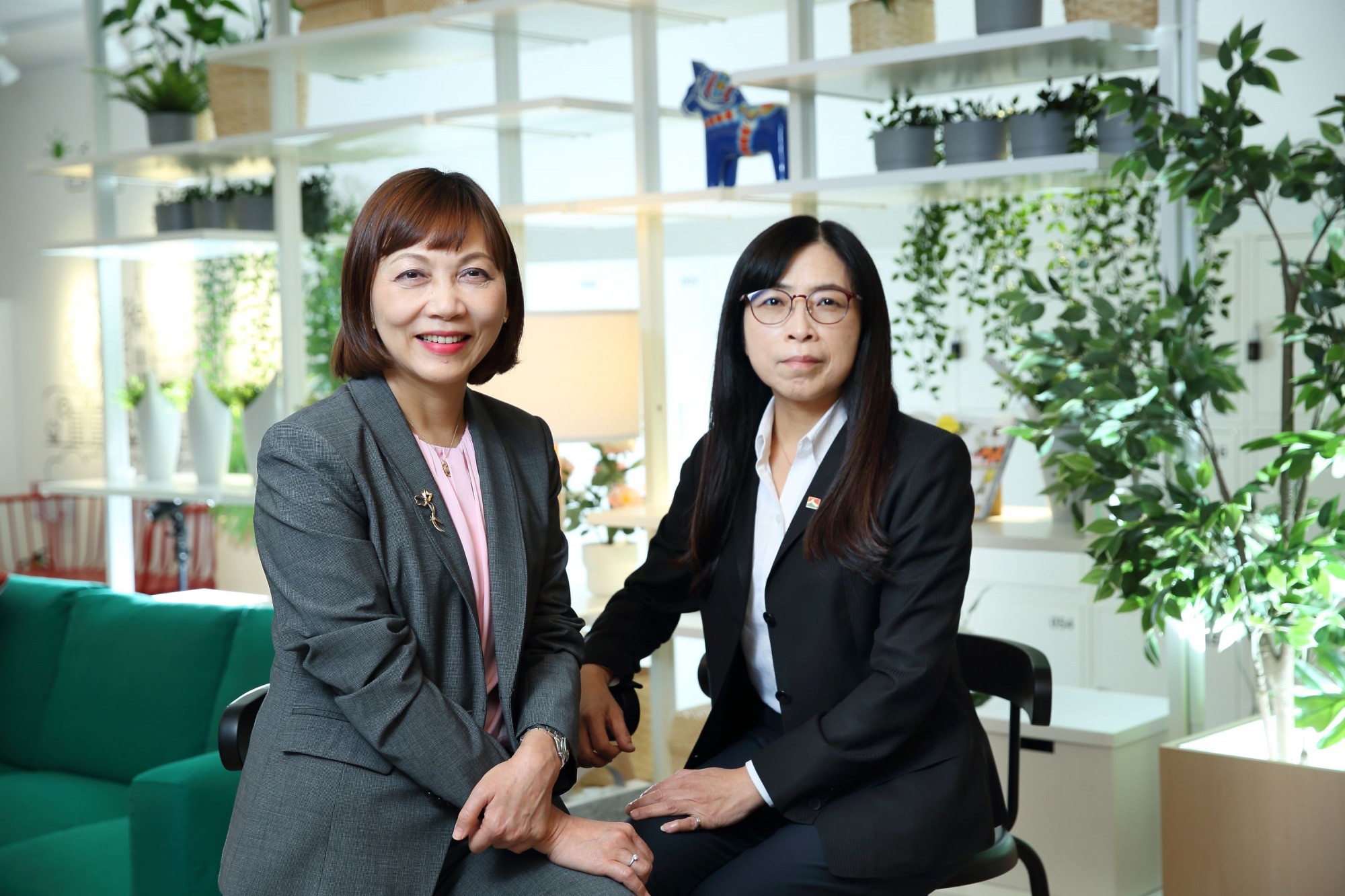 台灣微軟 首席營運長 陳慧蓉（左）、信義房屋 總經理室副總經理 陳麗心（右）