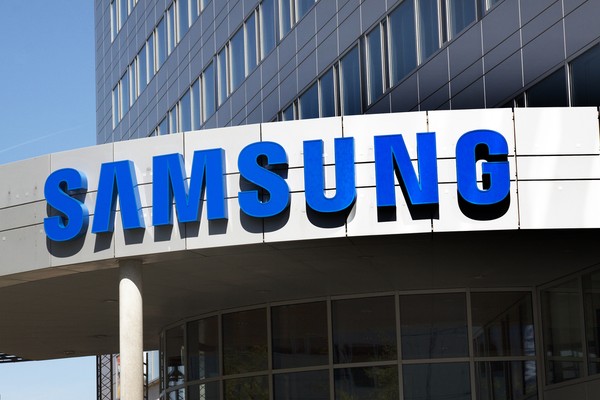限編輯使用_三星samsung_JPstock : Shutterstock.com_4163652