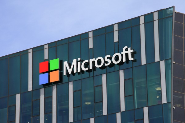 限編輯使用Microsoft_微軟_StockStudio : Shutterstock.com_3