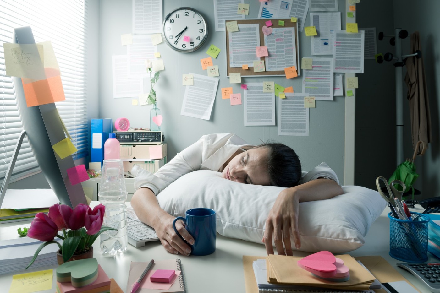 工作 tired exhausted Stock-Asso shutterstock
