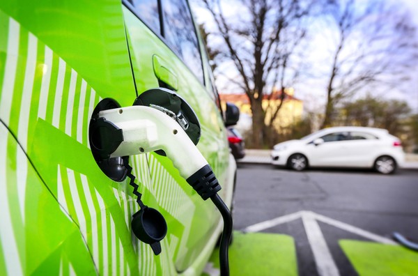 electric car_電動車_shutterstock_385333912.jpg